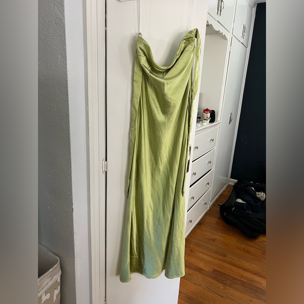 Princess Polly Green Satin Midi - Picture 4 of 5